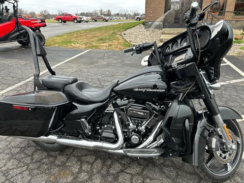 2017 Harley-Davidson CVO™ Street Glide® in Elizabethtown, Kentucky - Photo 6