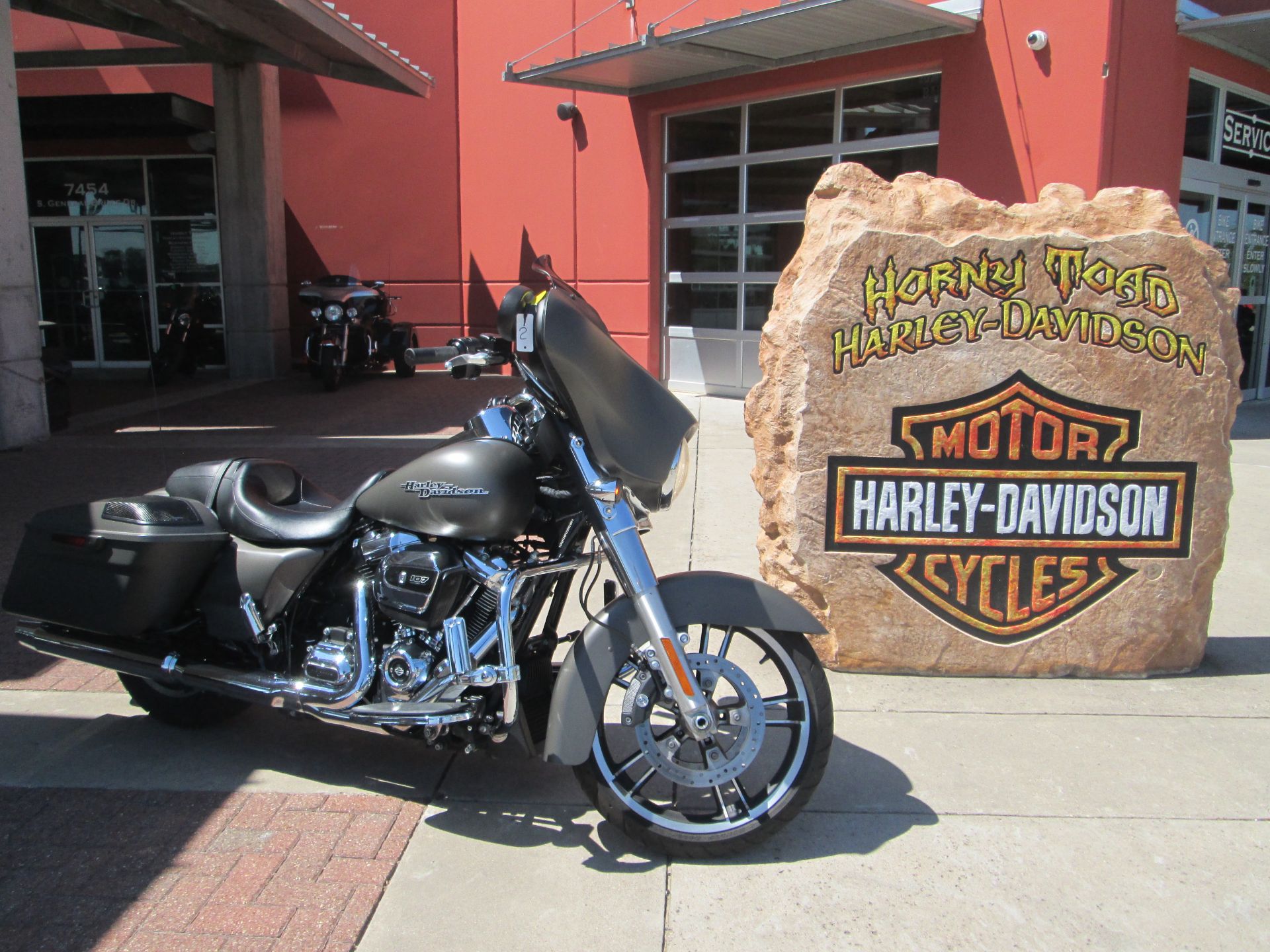 2018 Harley-Davidson Street Glide® in Temple, Texas - Photo 2