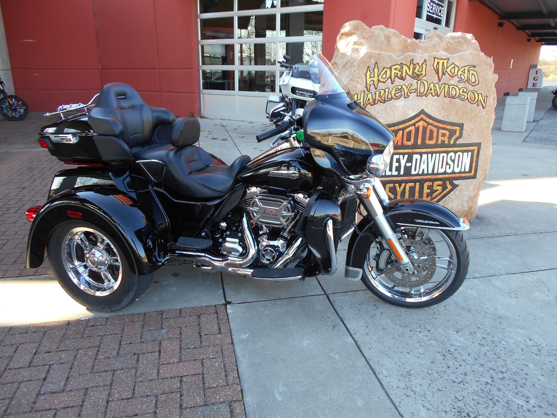 2015 Harley-Davidson Tri Glide® Ultra in Temple, Texas - Photo 2