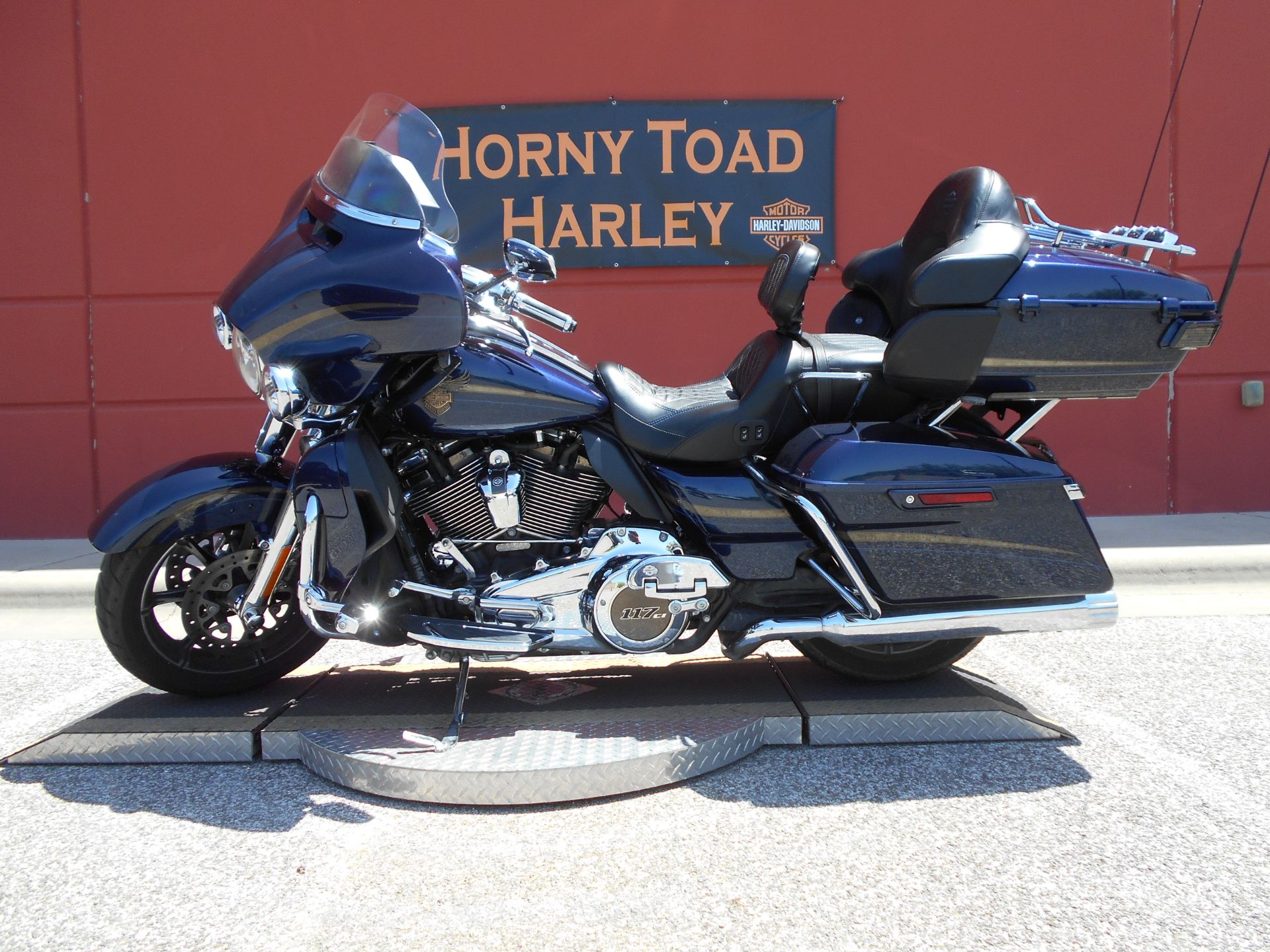 2018 Harley-Davidson 115th Anniversary CVO™ Limited in Temple, Texas - Photo 18
