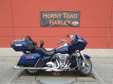2015 Harley-Davidson CVO™ Road Glide® Ultra in Temple, Texas - Photo 4