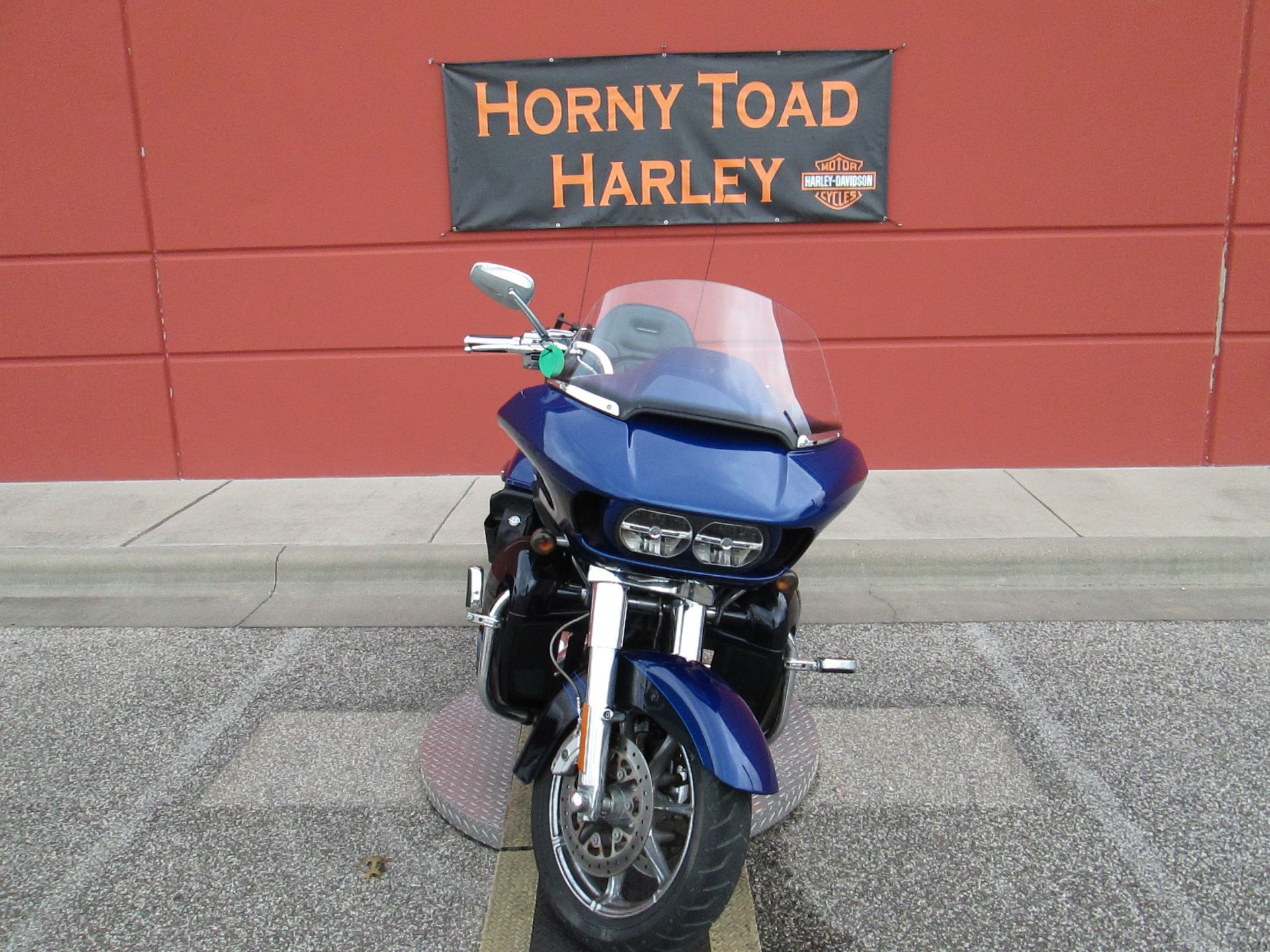 2015 Harley-Davidson CVO™ Road Glide® Ultra in Temple, Texas - Photo 7