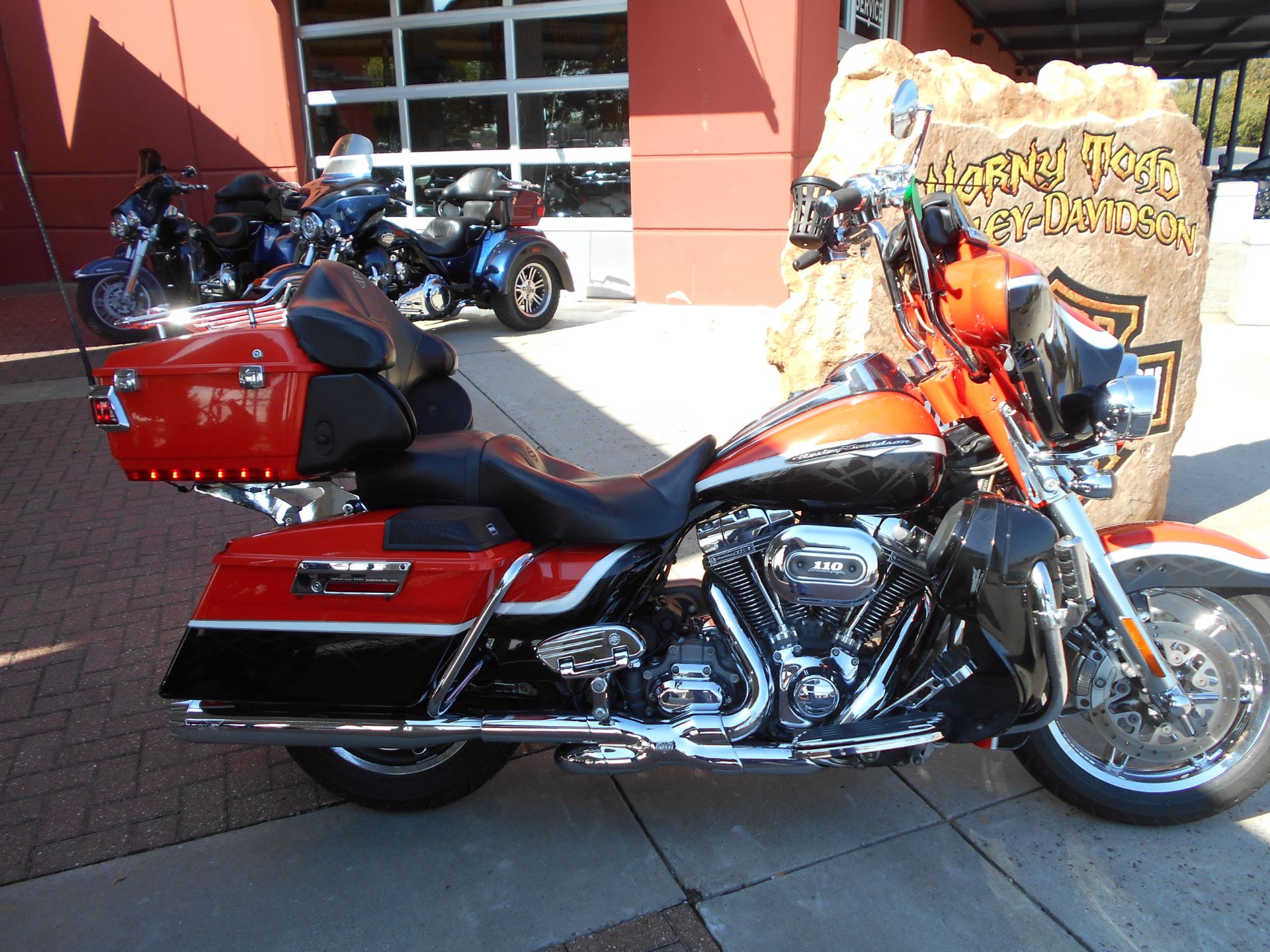 2012 Harley-Davidson CVO™ Ultra Classic® Electra Glide® in Temple, Texas - Photo 2