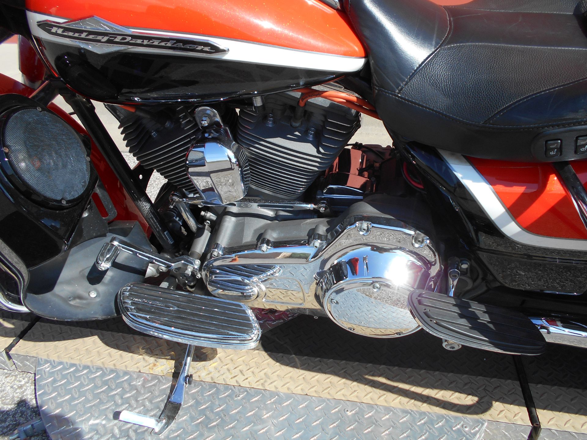 2012 Harley-Davidson CVO™ Ultra Classic® Electra Glide® in Temple, Texas - Photo 10