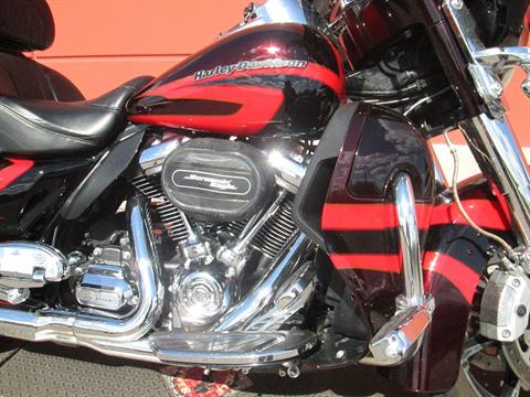 2017 Harley-Davidson CVO™ Limited in Temple, Texas - Photo 7