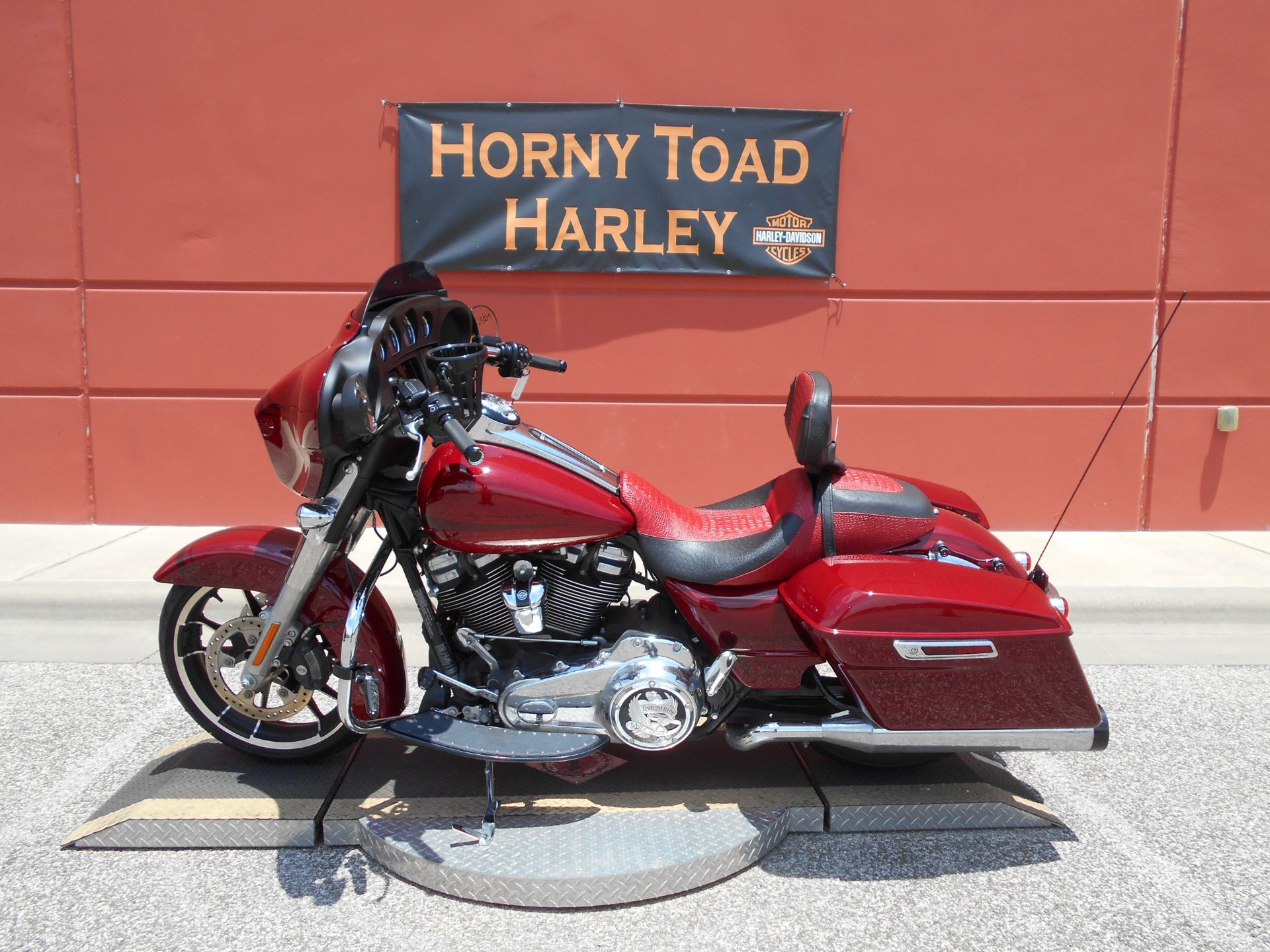 2020 Harley-Davidson Street Glide® in Temple, Texas - Photo 7