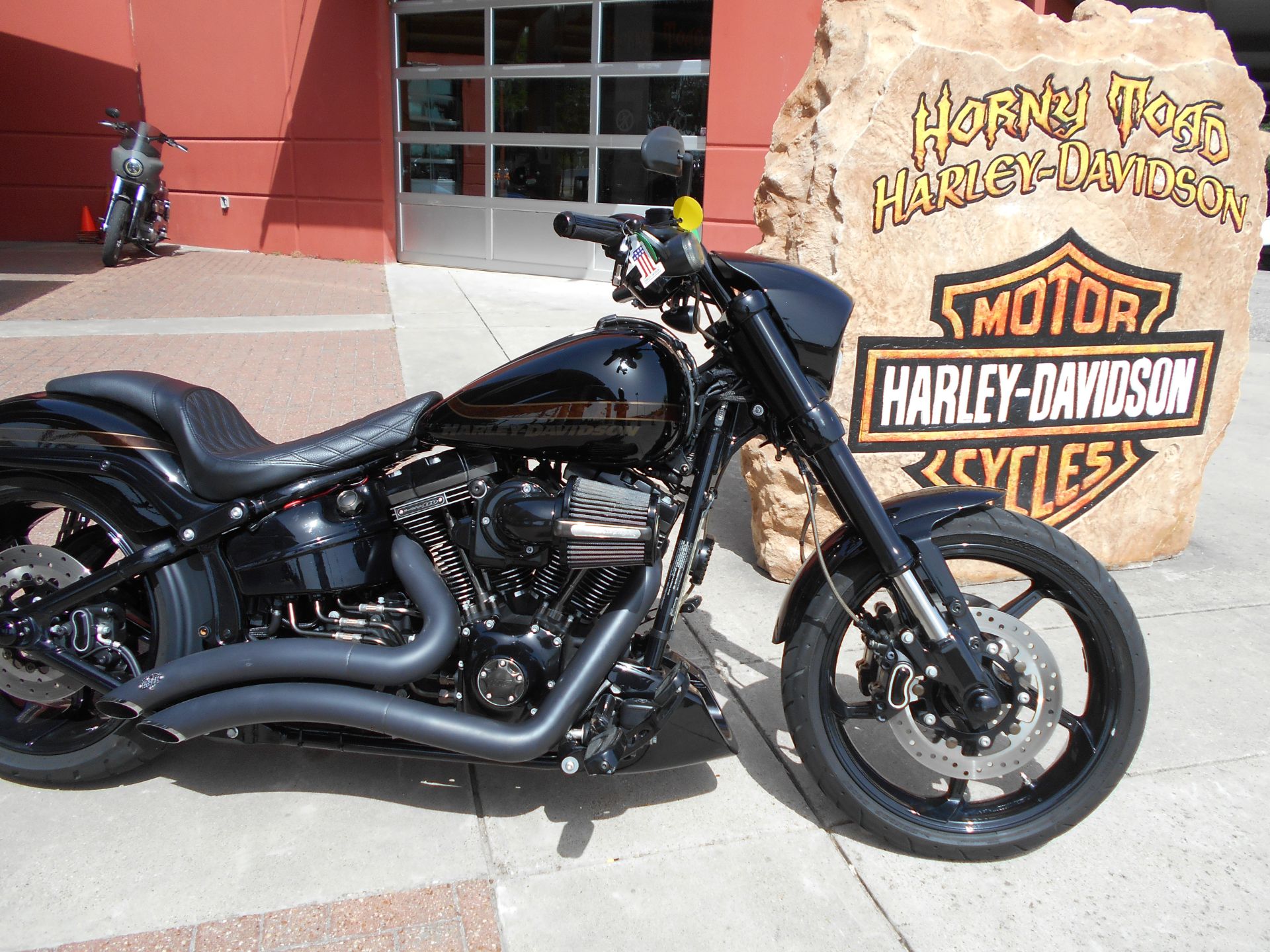 2017 Harley-Davidson CVO™ Pro Street Breakout® in Temple, Texas - Photo 2