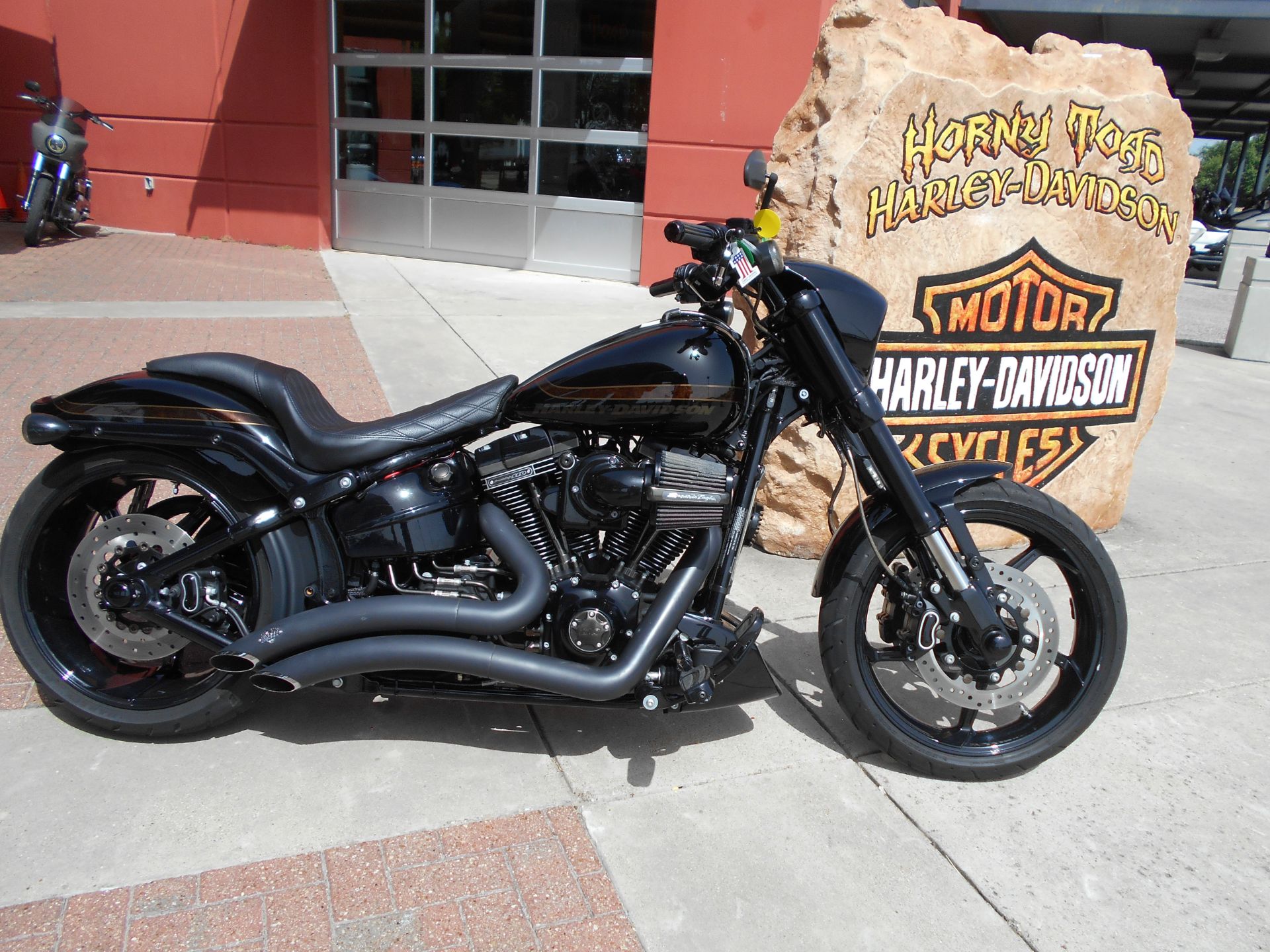 2017 Harley-Davidson CVO™ Pro Street Breakout® in Temple, Texas - Photo 3