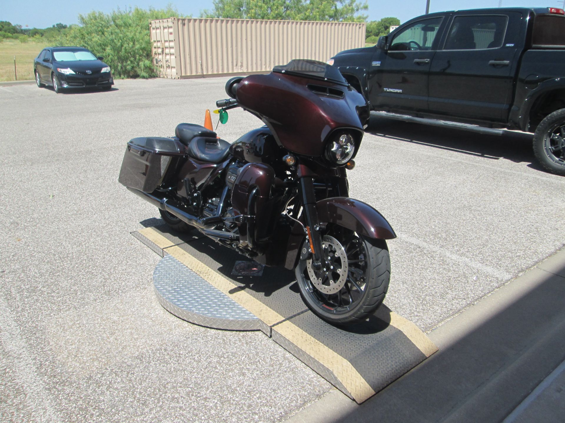 2019 Harley-Davidson CVO™ Street Glide® in Temple, Texas - Photo 6