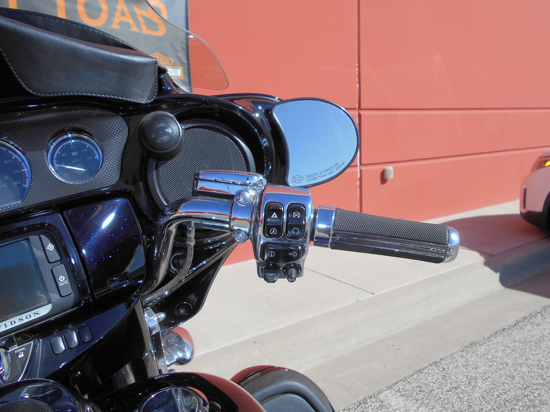 2016 Harley-Davidson CVO™ Street Glide® in Temple, Texas - Photo 17