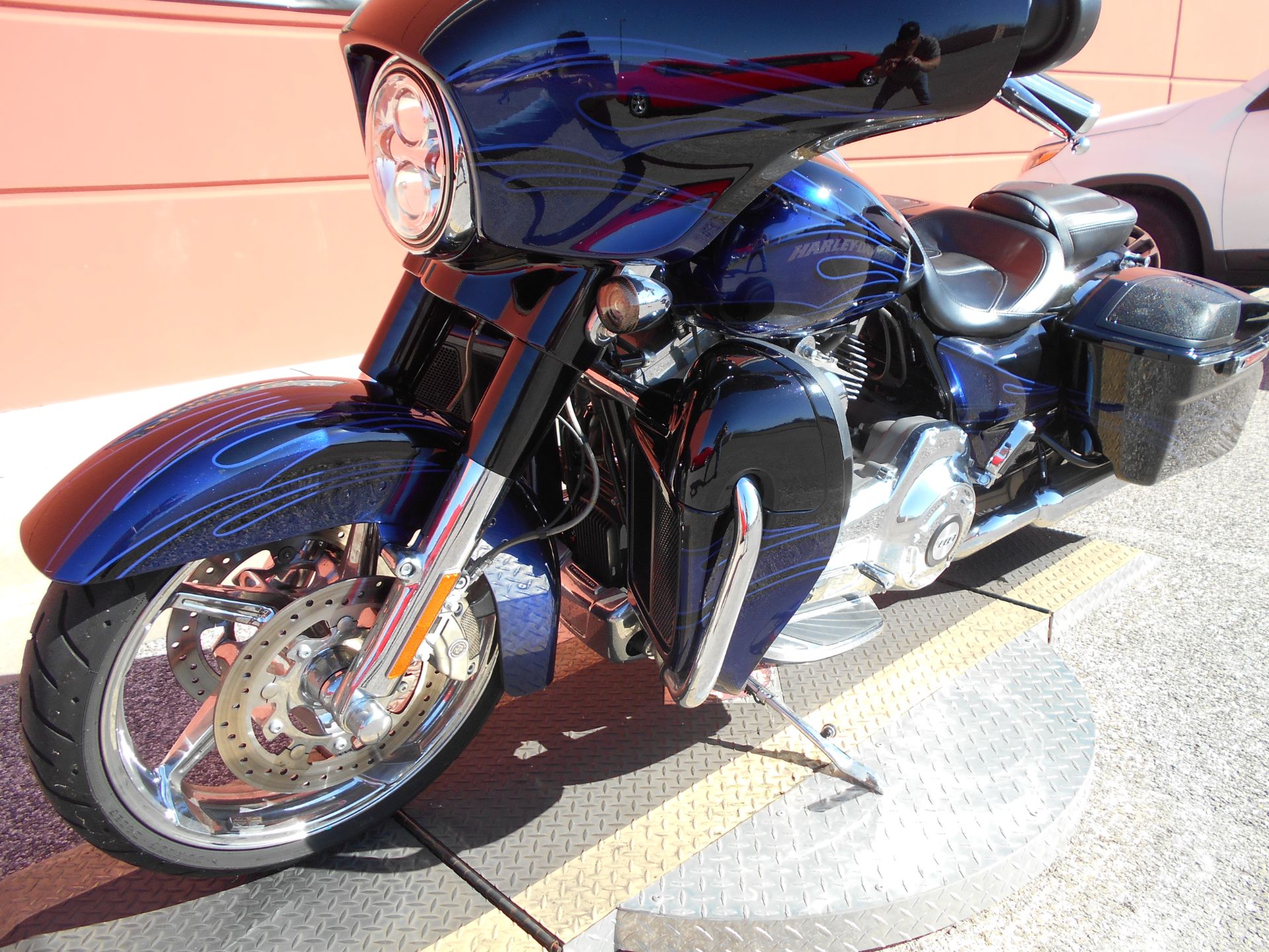 2016 Harley-Davidson CVO™ Street Glide® in Temple, Texas - Photo 12