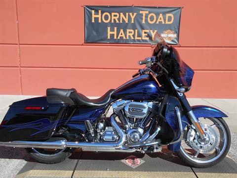 2016 Harley-Davidson CVO™ Street Glide® in Temple, Texas - Photo 3