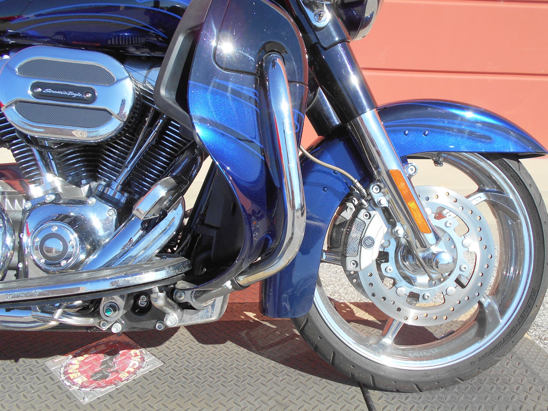 2016 Harley-Davidson CVO™ Street Glide® in Temple, Texas - Photo 5