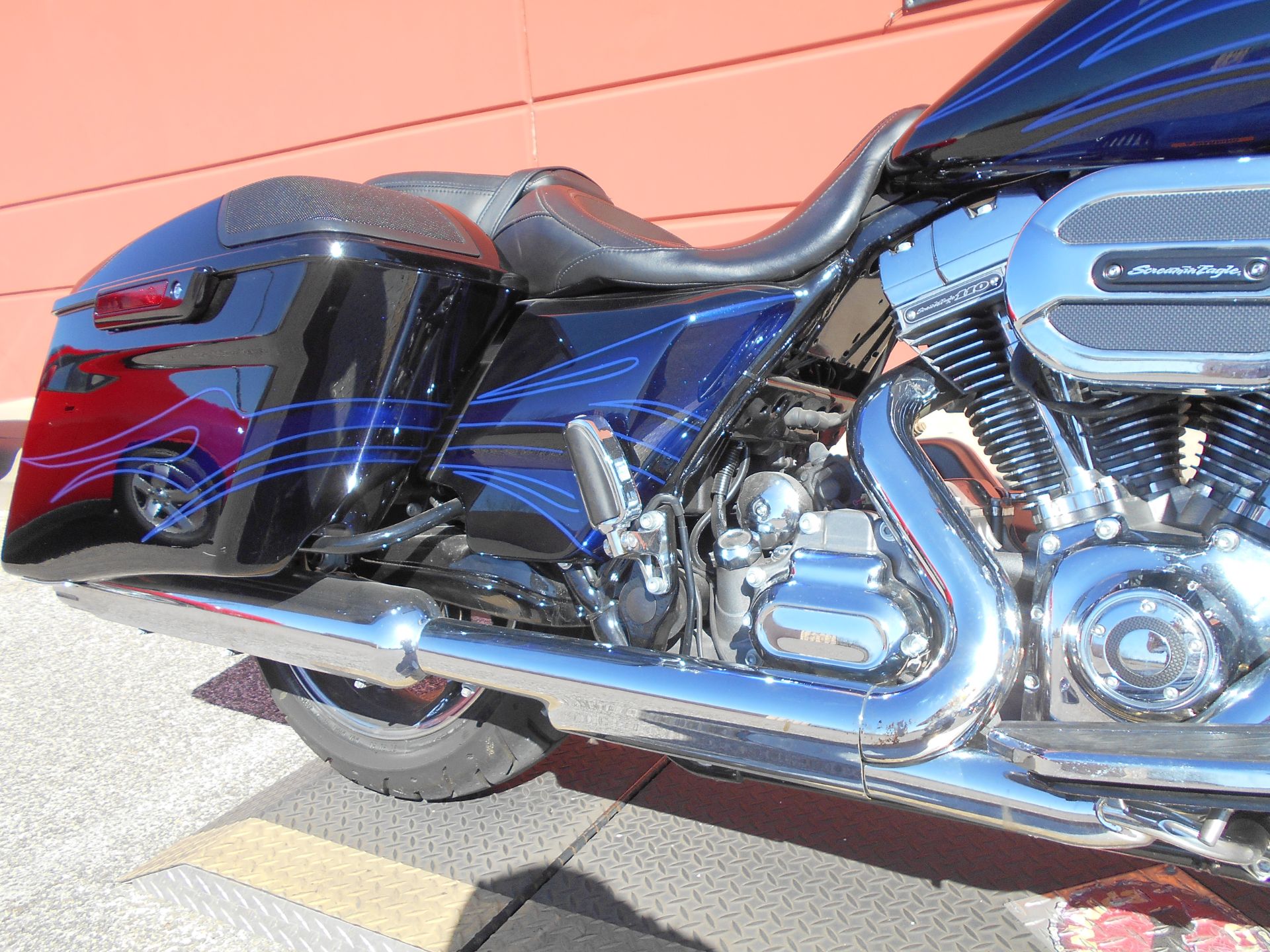 2016 Harley-Davidson CVO™ Street Glide® in Temple, Texas - Photo 6