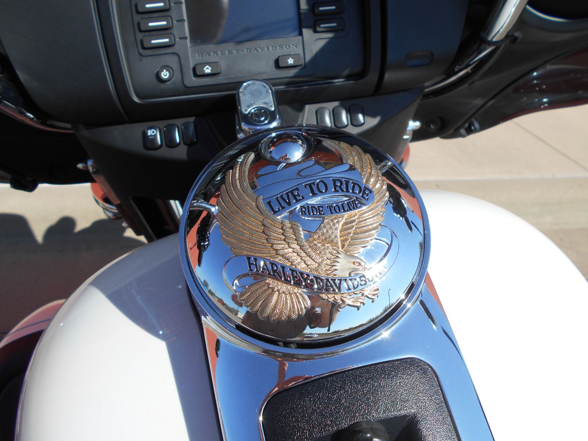 2015 Harley-Davidson Electra Glide® Ultra Classic® Low in Temple, Texas - Photo 16