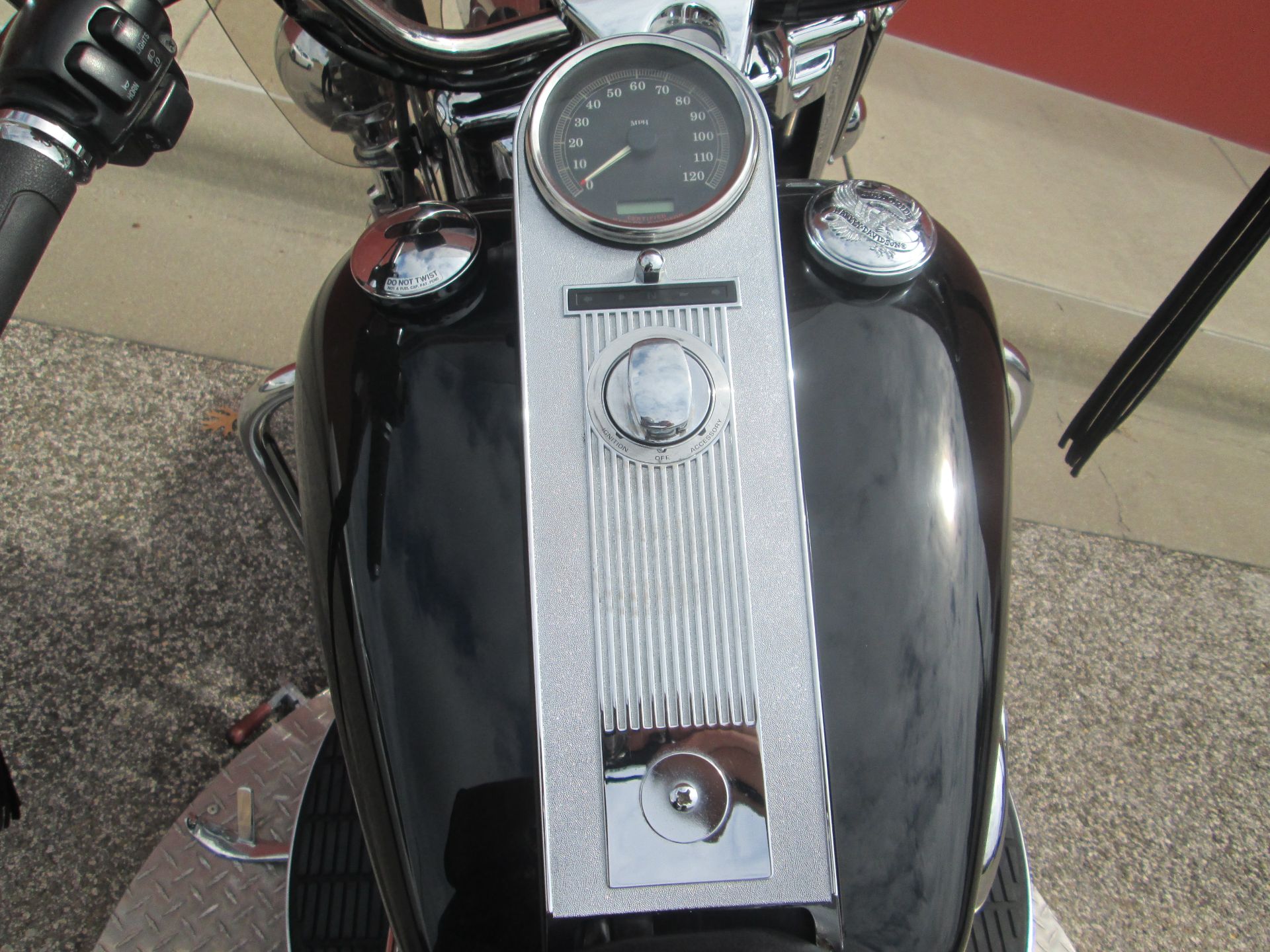 2005 Harley-Davidson FLHR/FLHRI Road King® in Temple, Texas - Photo 12