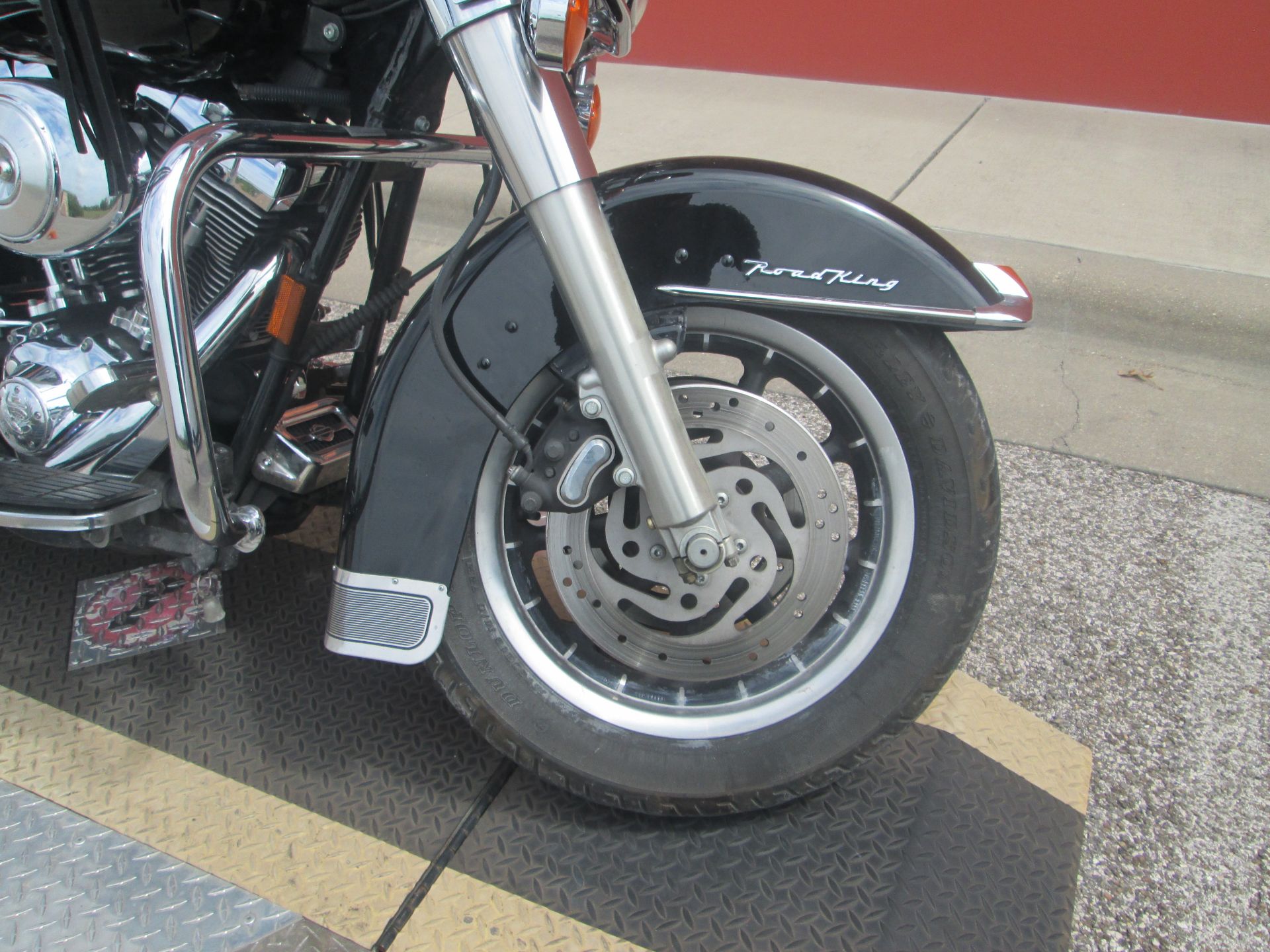 2005 Harley-Davidson FLHR/FLHRI Road King® in Temple, Texas - Photo 5