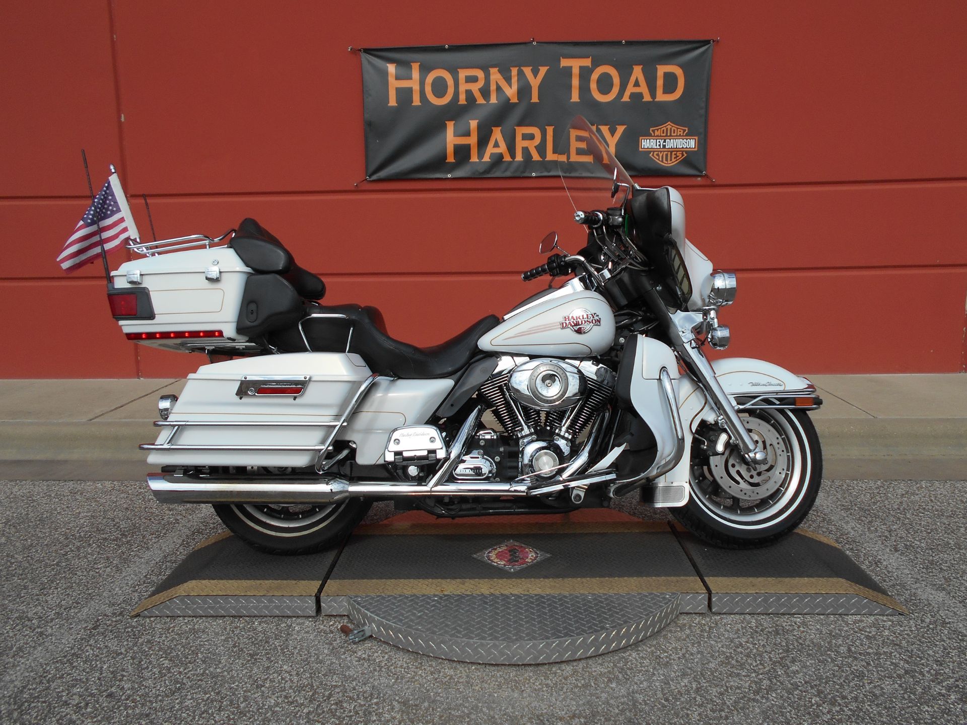 2007 Harley-Davidson Ultra Classic® Electra Glide® in Temple, Texas - Photo 4