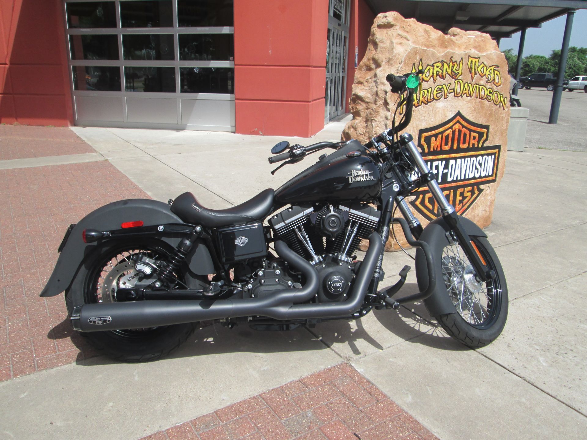 2014 Harley-Davidson Dyna® Street Bob® in Temple, Texas - Photo 2