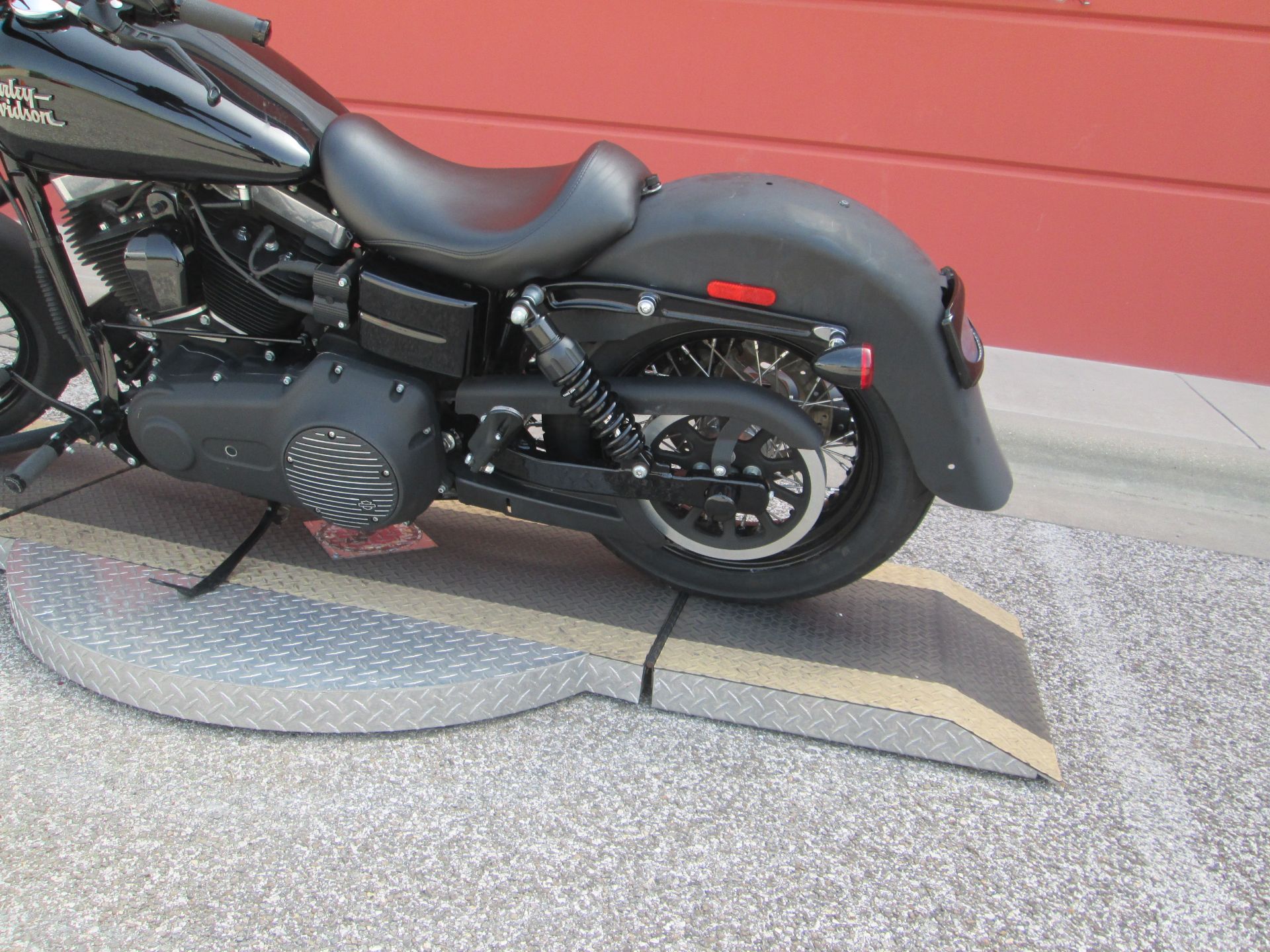 2014 Harley-Davidson Dyna® Street Bob® in Temple, Texas - Photo 10