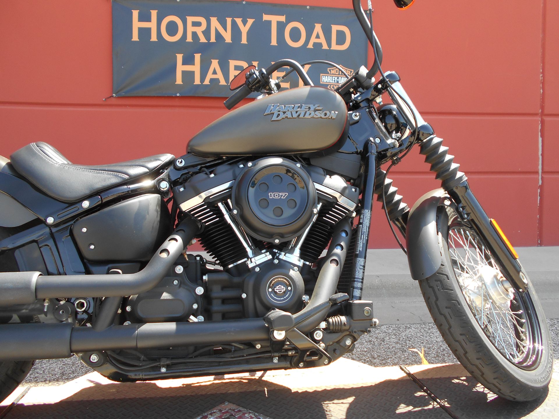 2018 Harley-Davidson Street Bob® 107 in Temple, Texas - Photo 4