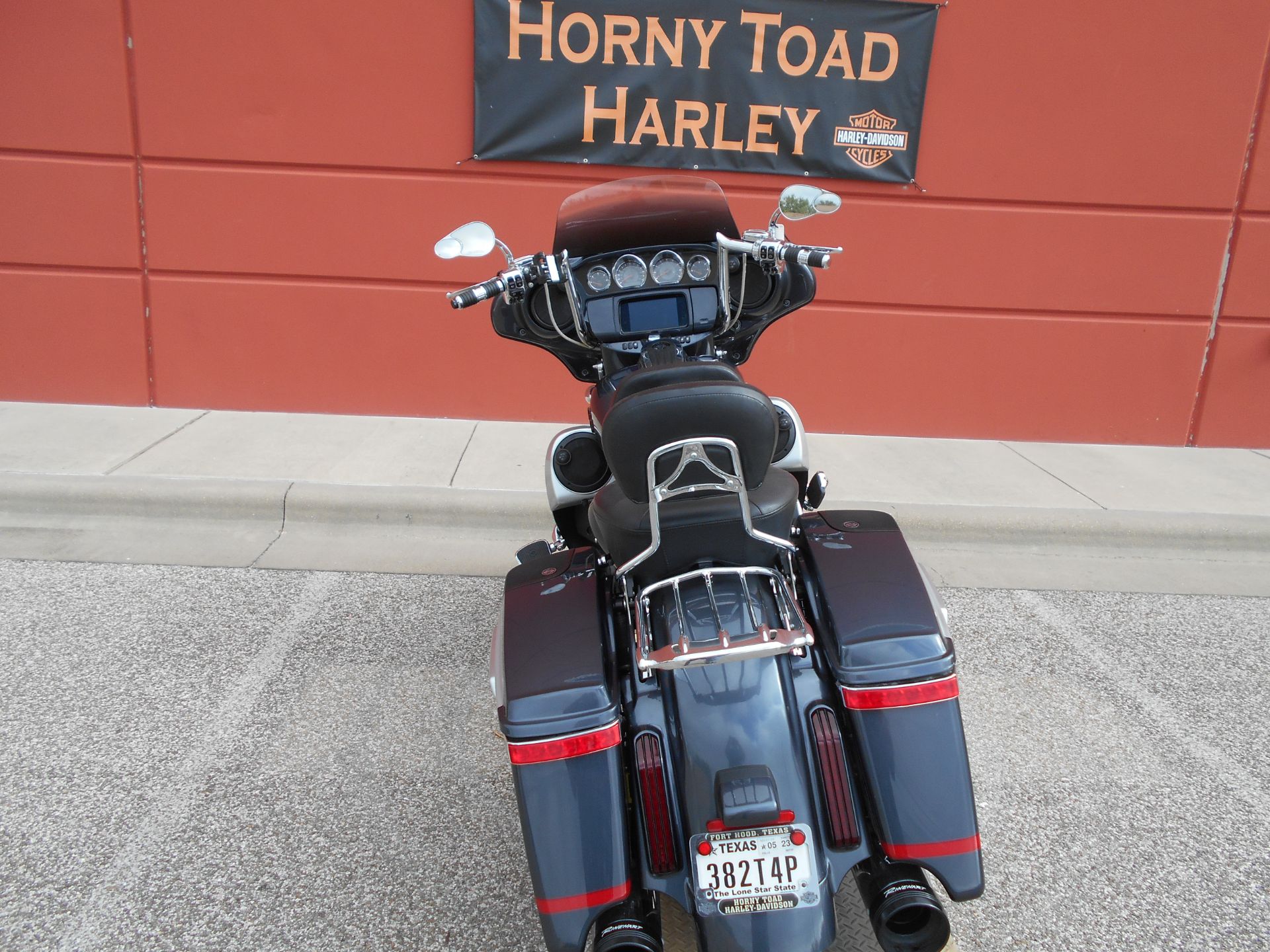 2019 Harley-Davidson CVO™ Street Glide® in Temple, Texas - Photo 9