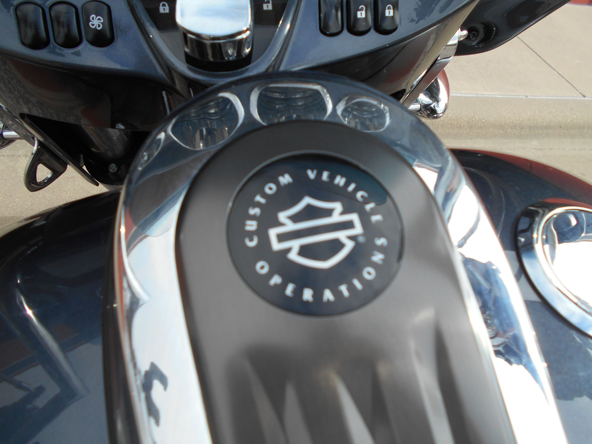 2019 Harley-Davidson CVO™ Street Glide® in Temple, Texas - Photo 13