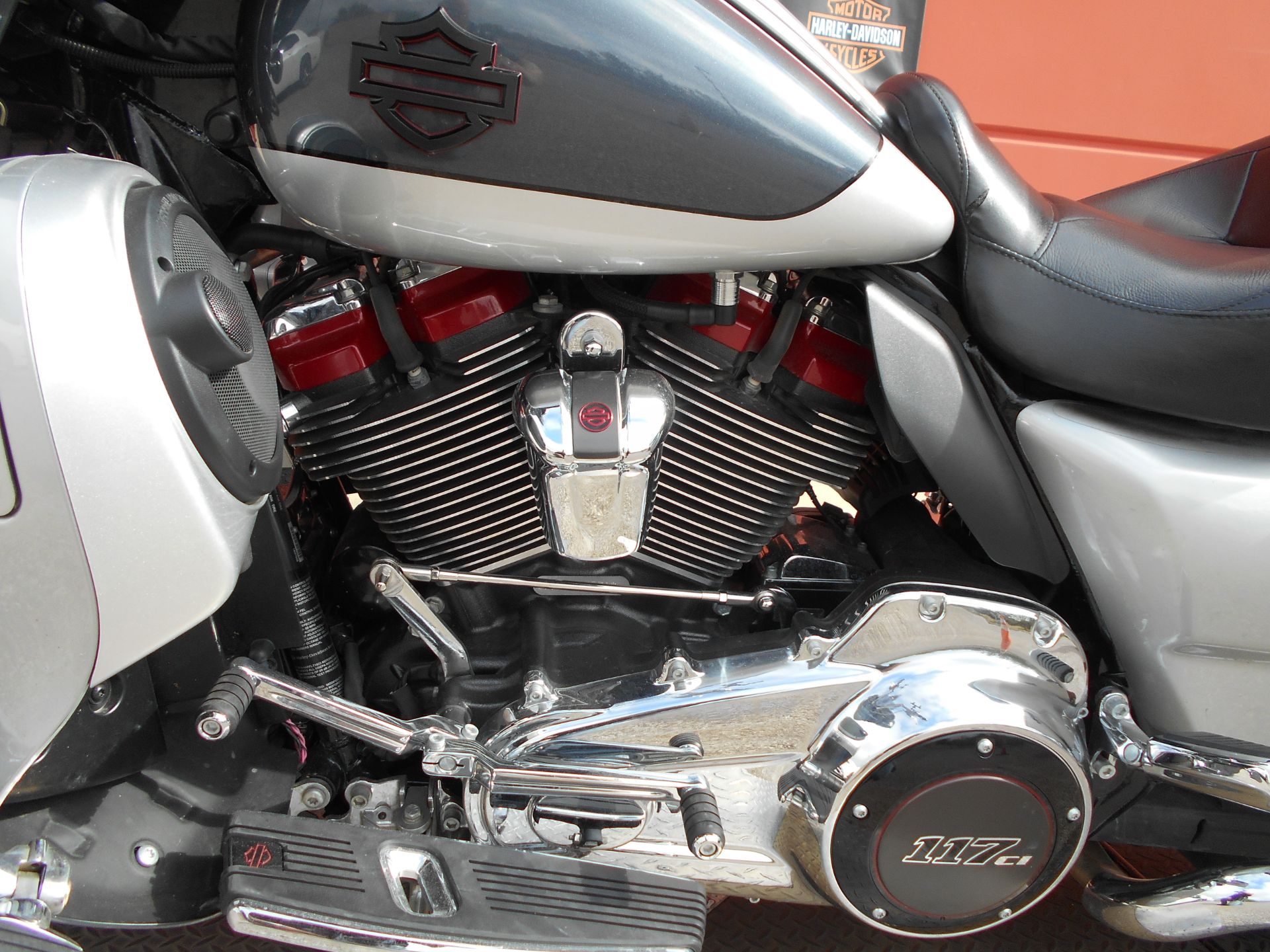 2019 Harley-Davidson CVO™ Street Glide® in Temple, Texas - Photo 7