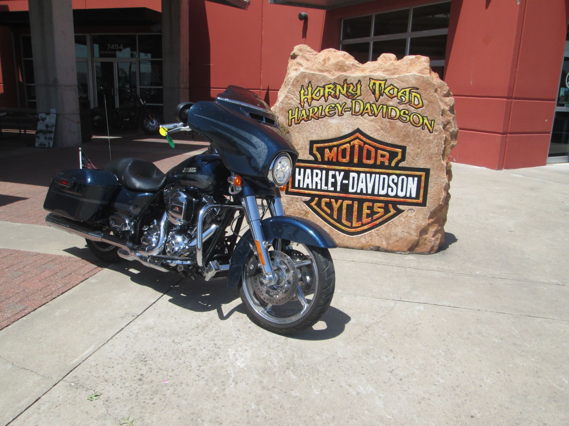 2016 Harley-Davidson Street Glide® Special in Temple, Texas - Photo 2