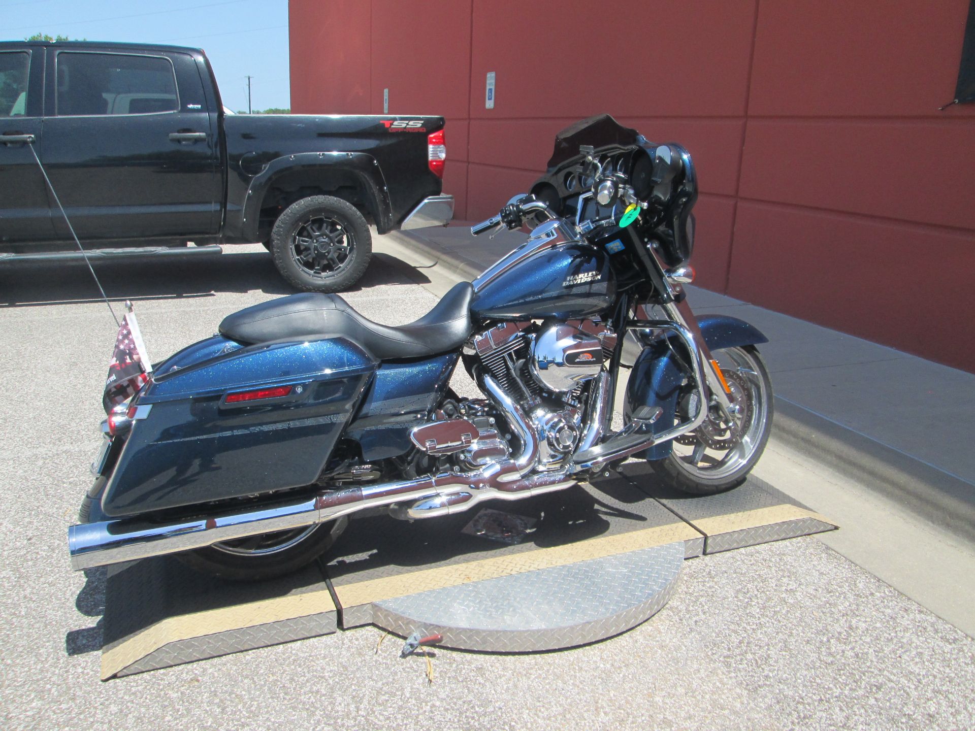 2016 Harley-Davidson Street Glide® Special in Temple, Texas - Photo 6