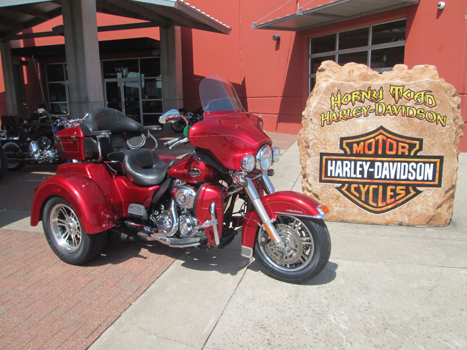 2013 Harley-Davidson Tri Glide® Ultra Classic® in Temple, Texas - Photo 2
