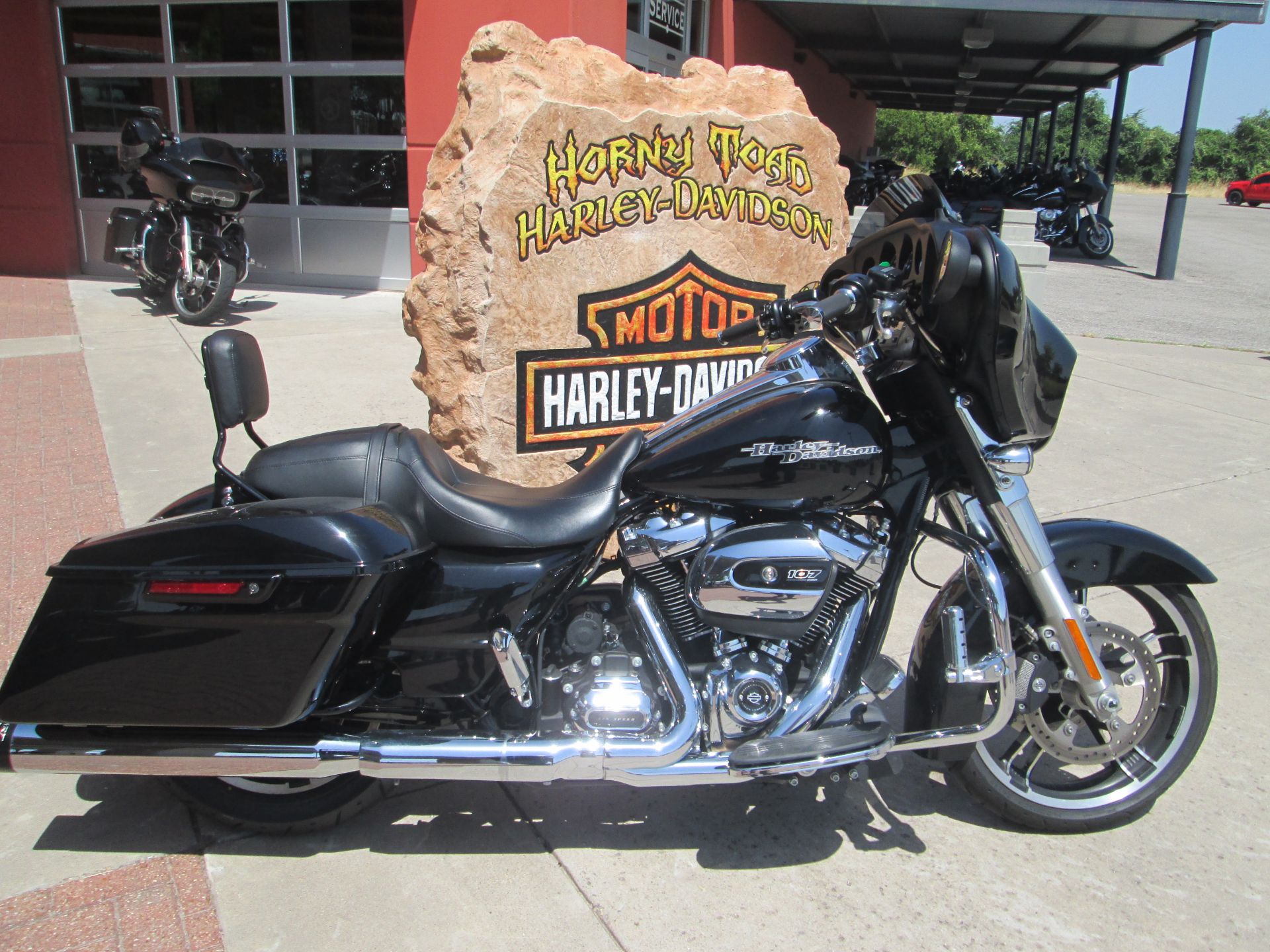 2017 Harley-Davidson Street Glide® in Temple, Texas - Photo 1