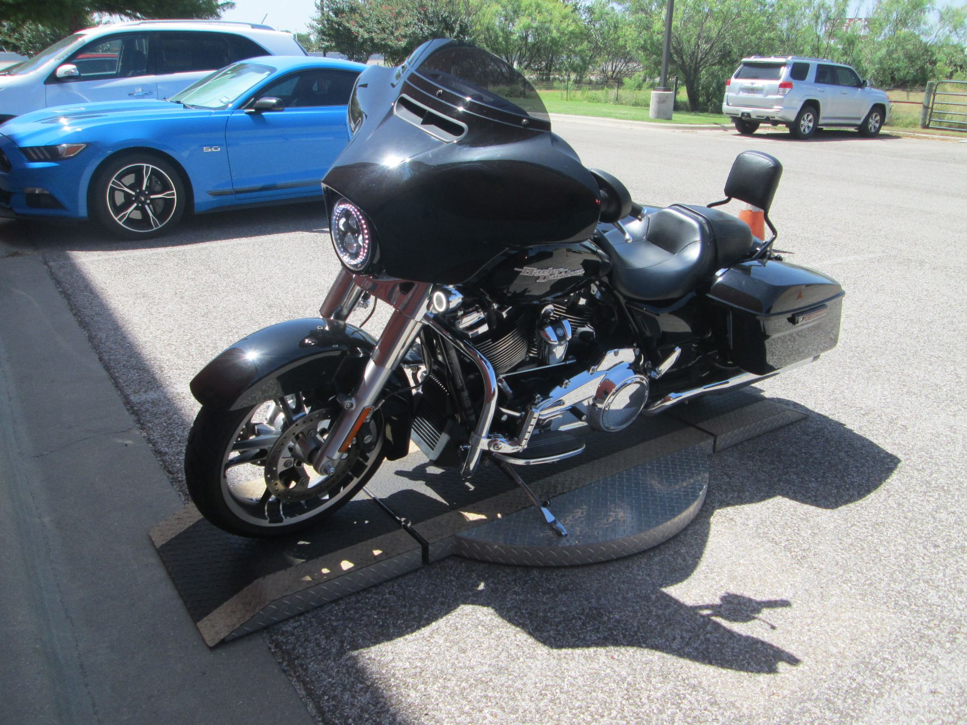 2017 Harley-Davidson Street Glide® in Temple, Texas - Photo 3