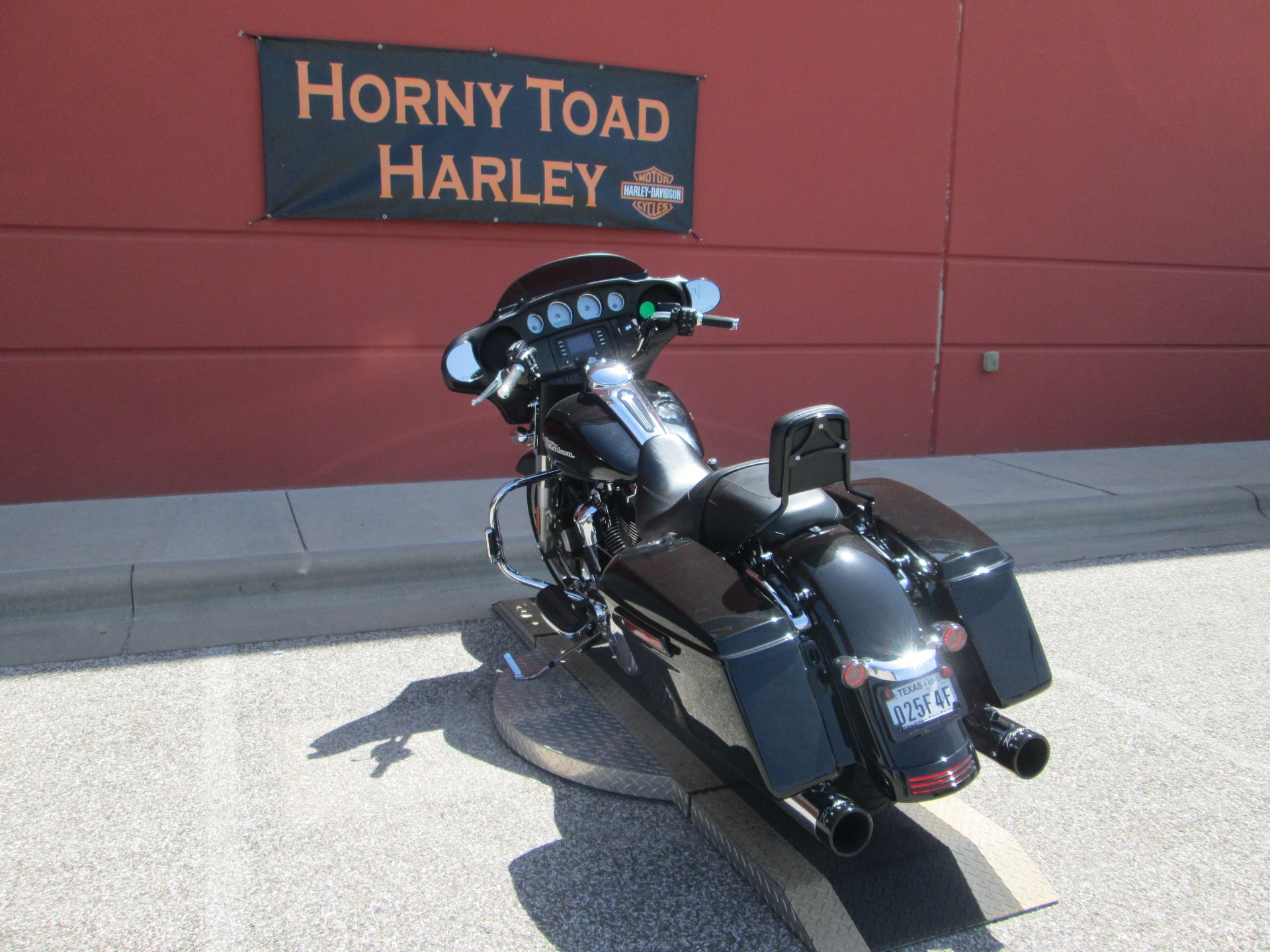 2017 Harley-Davidson Street Glide® in Temple, Texas - Photo 9