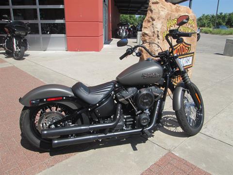 2019 Harley-Davidson Street Bob® in Temple, Texas - Photo 2