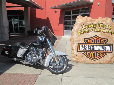 2016 Harley-Davidson Street Glide® in Temple, Texas - Photo 2