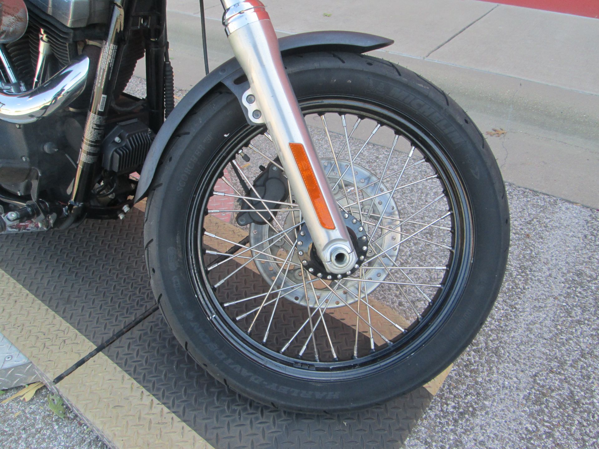 2011 Harley-Davidson Dyna® Street Bob® in Temple, Texas - Photo 3