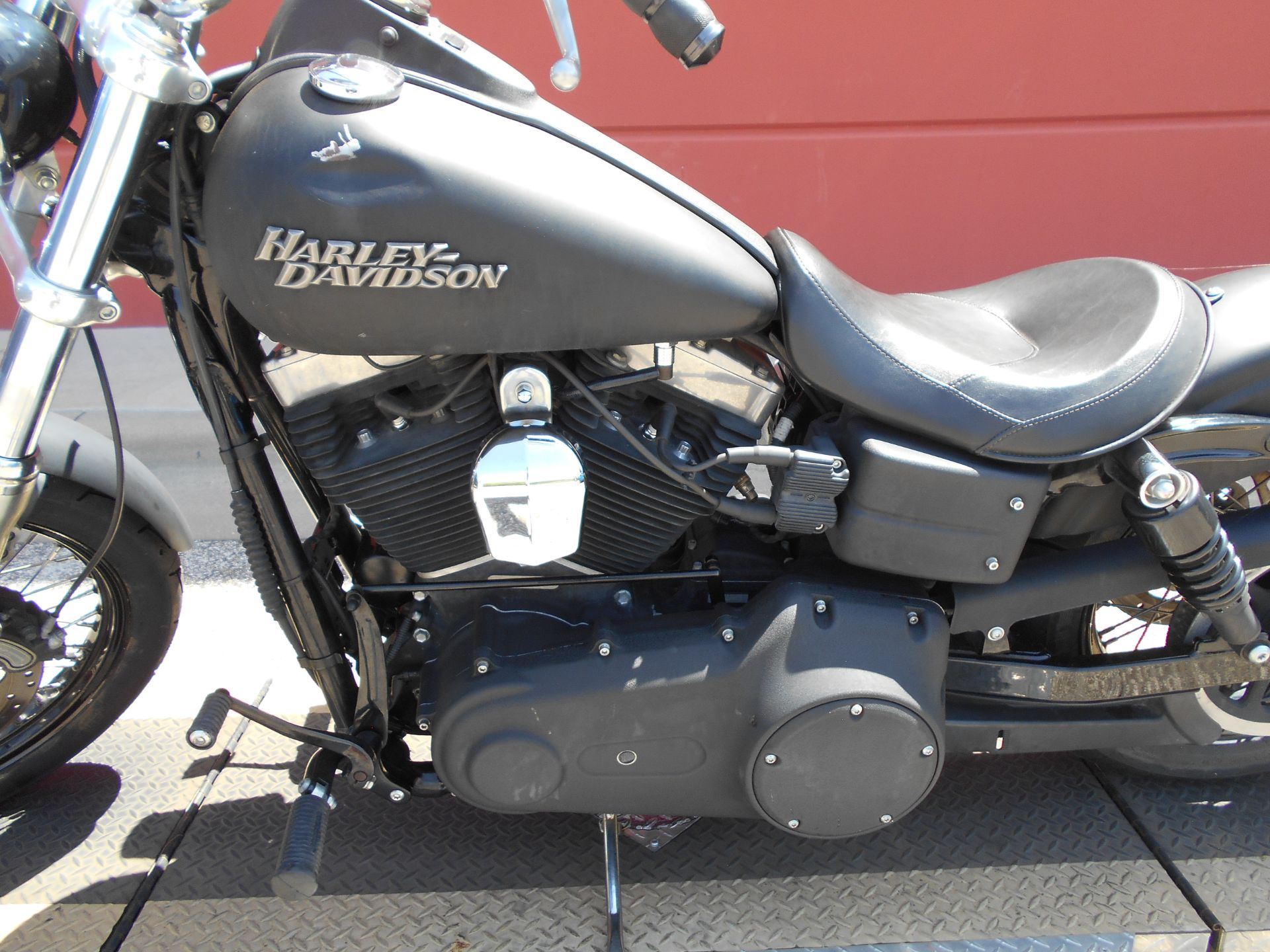 2011 Harley-Davidson Dyna® Street Bob® in Temple, Texas - Photo 16