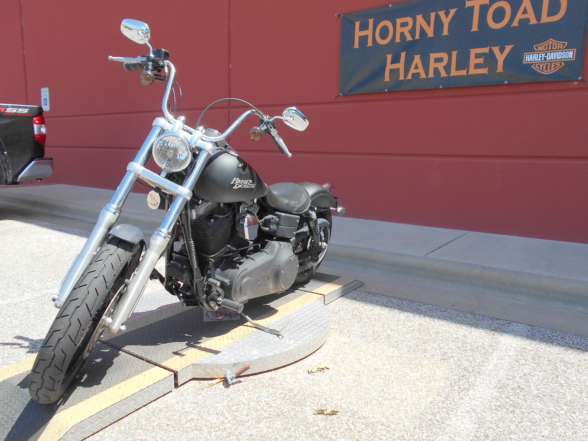 2011 Harley-Davidson Dyna® Street Bob® in Temple, Texas - Photo 23