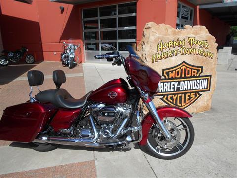 2017 Harley-Davidson Street Glide® in Temple, Texas - Photo 2