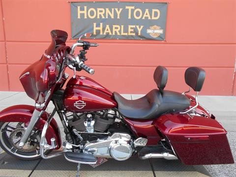 2017 Harley-Davidson Street Glide® in Temple, Texas - Photo 6