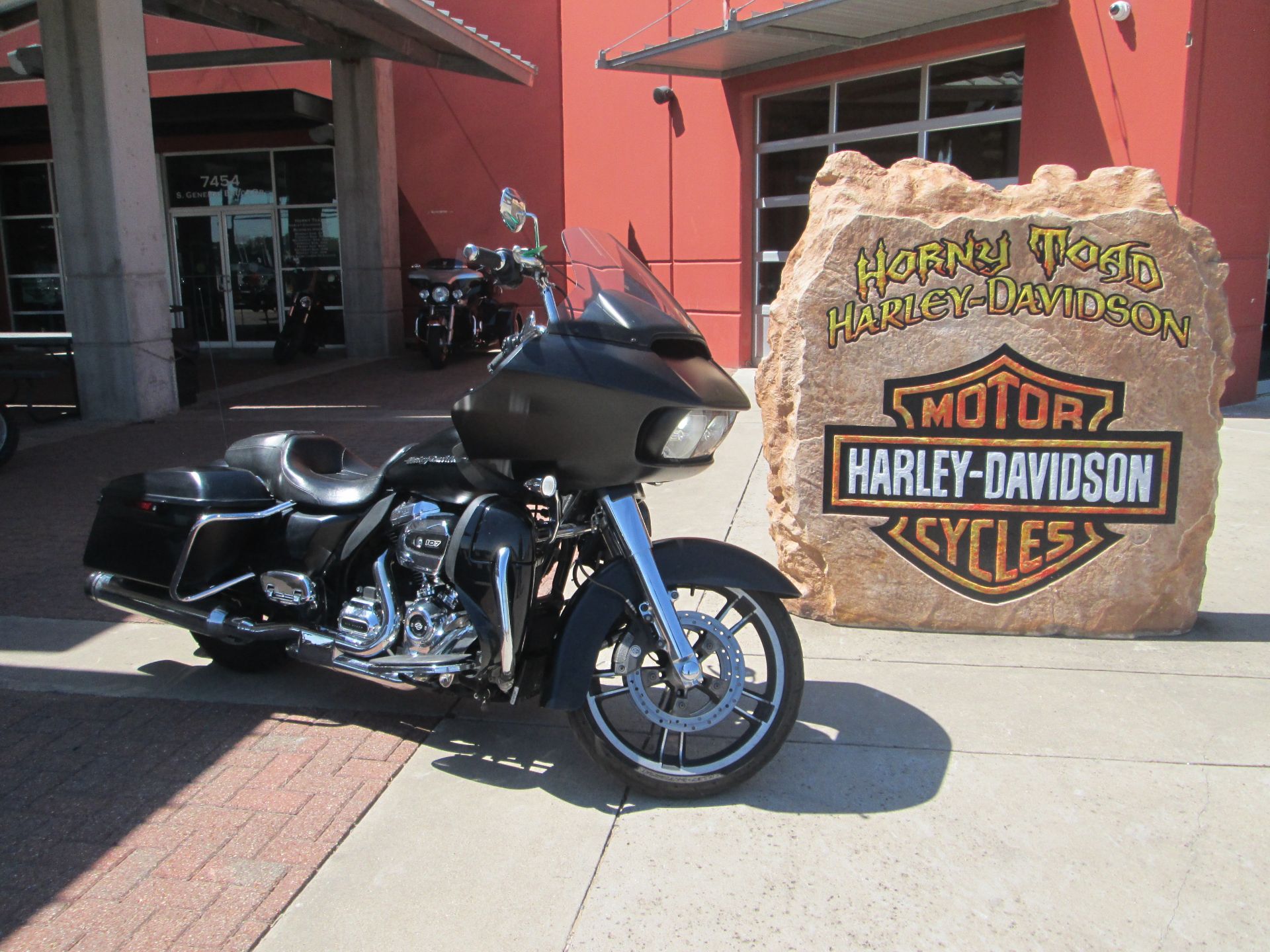 2017 Harley-Davidson Road Glide® Special in Temple, Texas - Photo 2