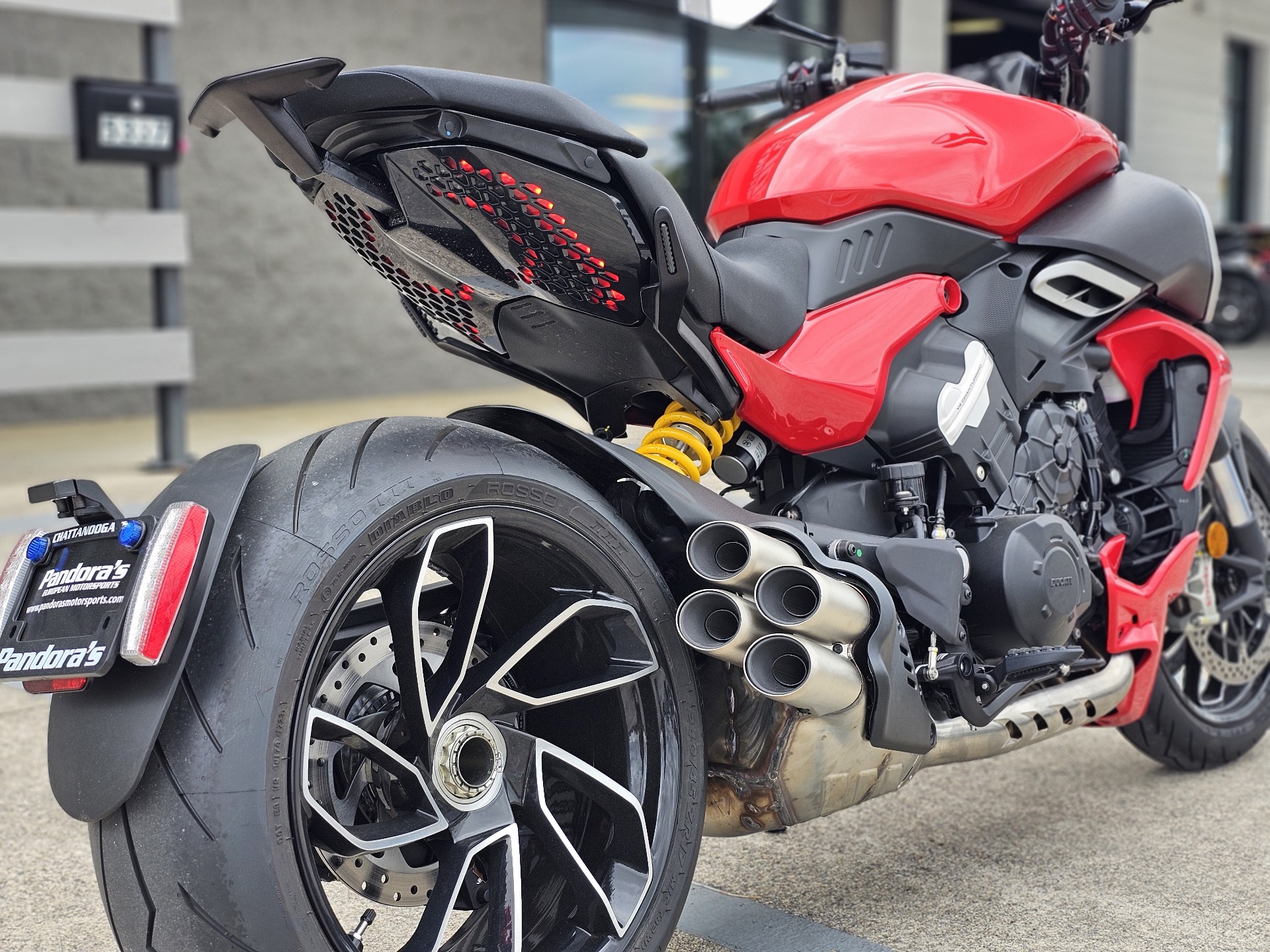 2024 Ducati Diavel V4 in Chattanooga, Tennessee - Photo 2