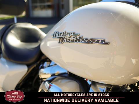 2017 Harley-Davidson Street Glide® Special in Lake Villa, Illinois - Photo 11