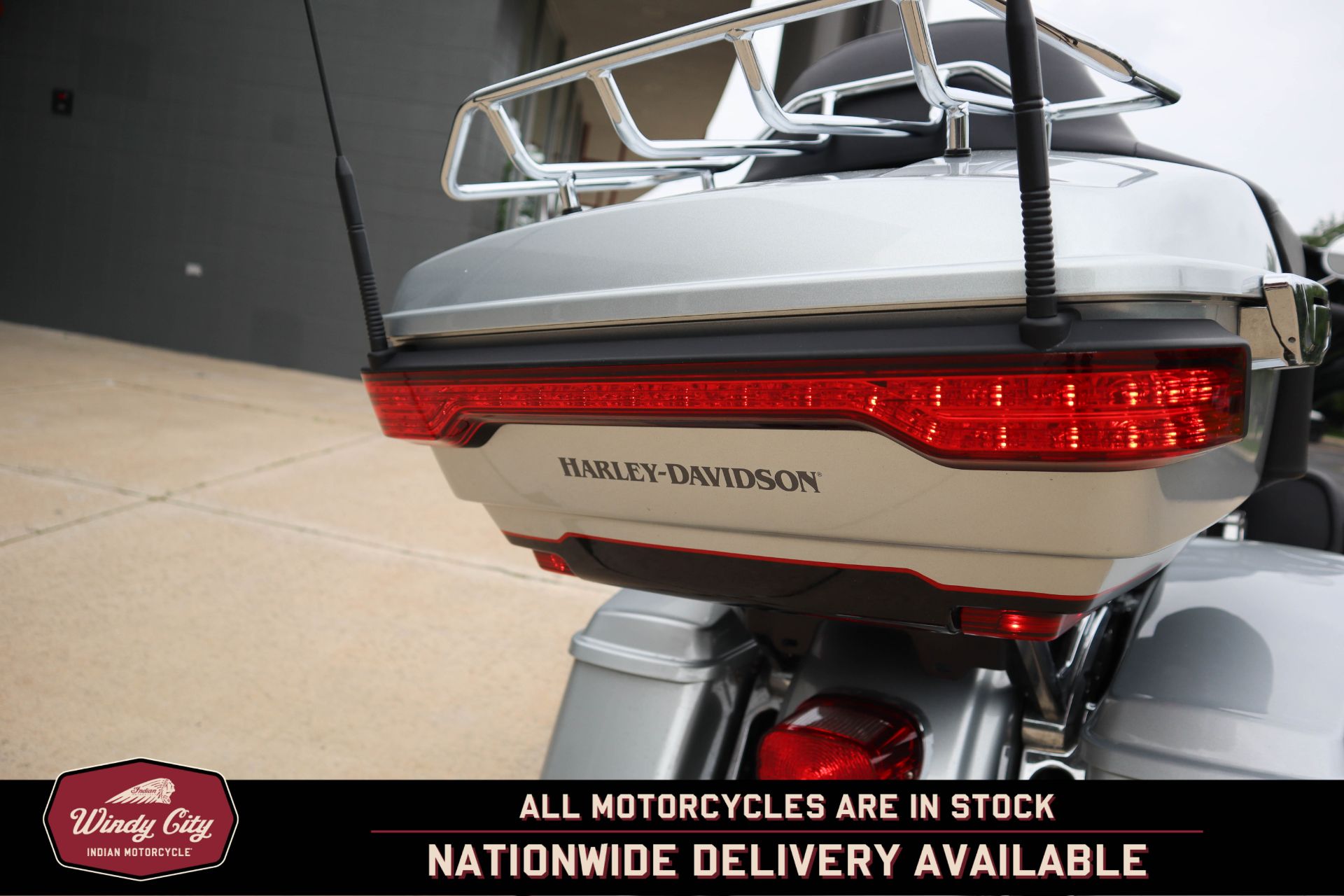 2015 Harley-Davidson Electra Glide® Ultra Classic® in Lake Villa, Illinois - Photo 6