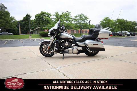 2015 Harley-Davidson Electra Glide® Ultra Classic® in Lake Villa, Illinois - Photo 25