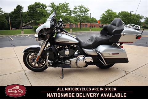 2015 Harley-Davidson Electra Glide® Ultra Classic® in Lake Villa, Illinois - Photo 26
