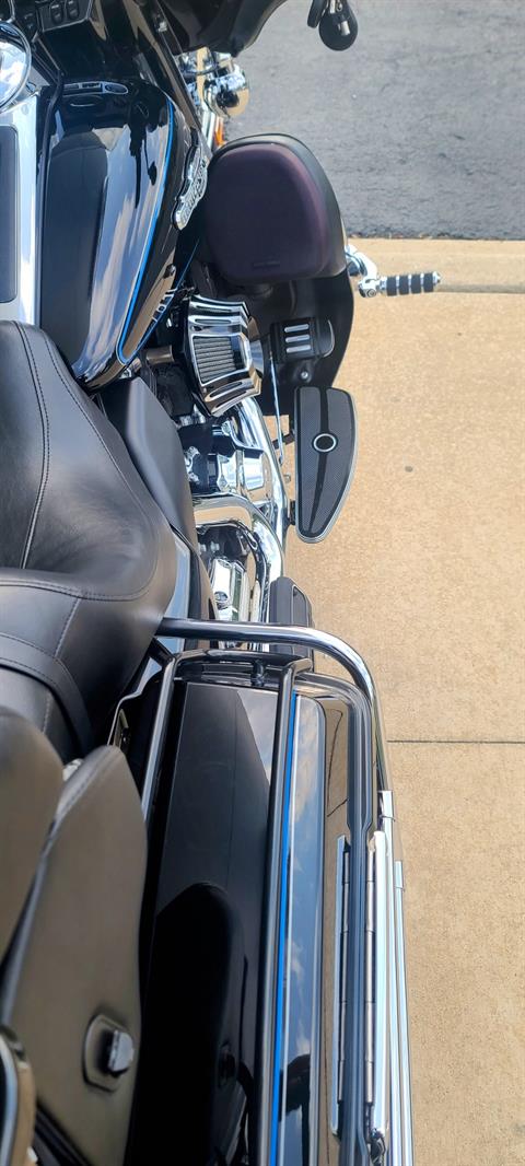 2013 Harley-Davidson Ultra Classic® Electra Glide® in Lake Villa, Illinois - Photo 13