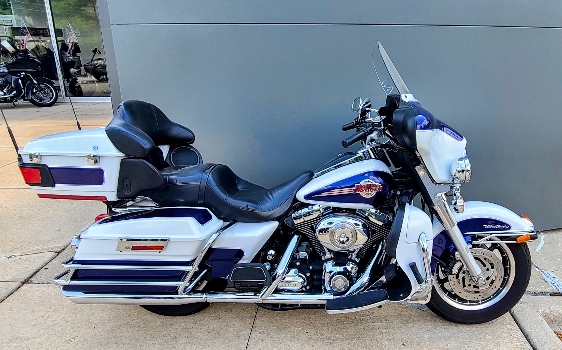 Used 2007 Harley Davidson Ultra Classic Electra Glide Two Tone White Gold Pearl Deep Cobalt Pearl Price Specs Motorcycles In Lake Villa Il Har699513