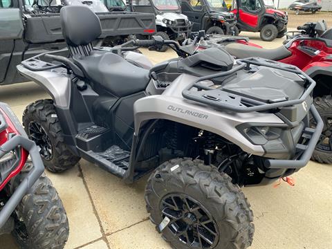 2024 Can-Am Outlander MAX XT 700 in Dickinson, North Dakota